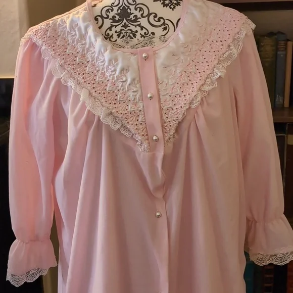 Vintage Pink Ruffle Nightgown and Robe Set - Picture 3 of 10
